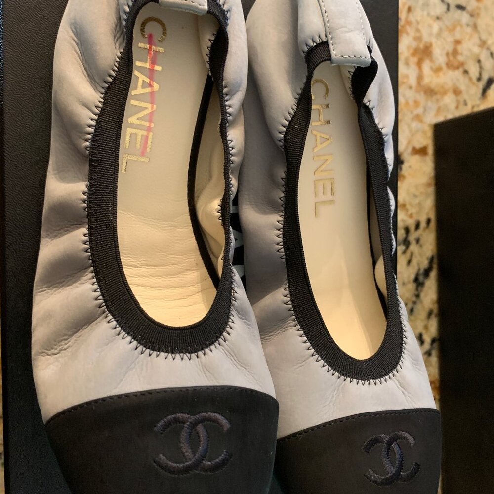 Chanel Flats Gray and Black - Picture 2 of 7